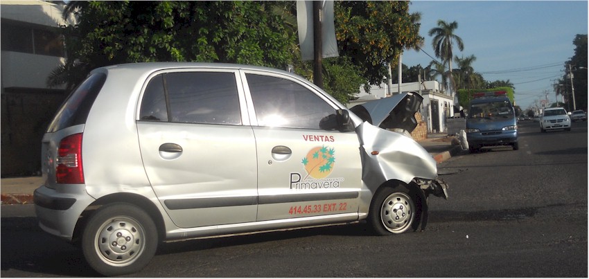 Accidente en el eje  vial Cohauila y calle Morelos