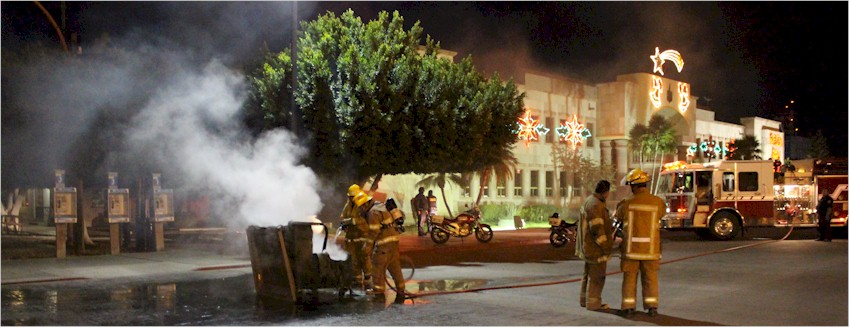 Incendio de contenedor de basura en Palacio Municipal - Foto 8
