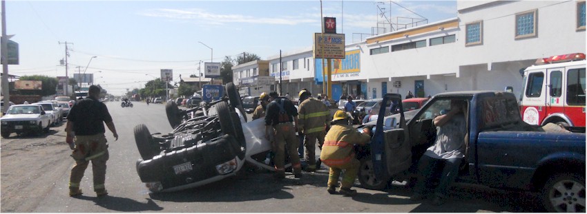 Accidente vial en la 5 de Febrero y Manuel Robles Tobar - foto 2
