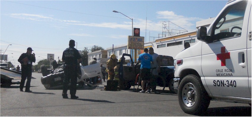 Accidente vial en la 5 de Febrero y Manuel Robles Tobar - foto 5