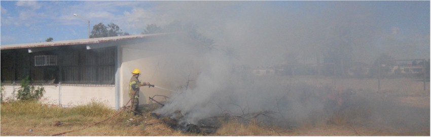 Se quema basura en primaria de la calle Cuahtemoc, Colonia benito Juarez