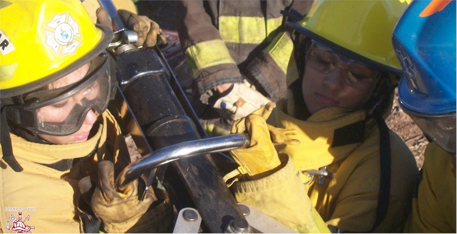 Práctica de rescate vehicular de la la Academia III-2011