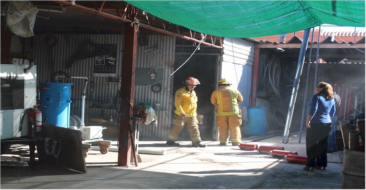 Empresa Ameei, Zacatecas 521 sur: bomberos saliendo del lugar