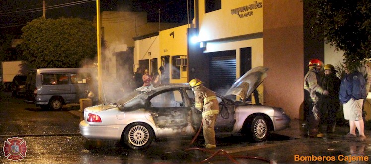 Incendio de vehículo Durangon y Guerrero Foto 1