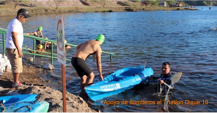 Traiatlón Dique 10: Iván López subiéndose a un kayak