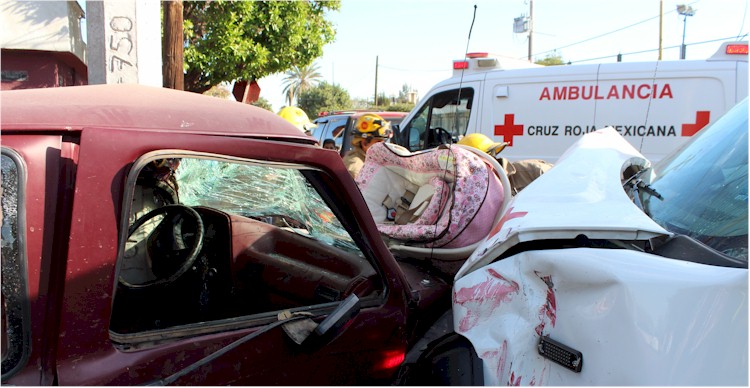 Colisión ambulancia Cruz Roja - Foto 3