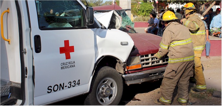 Colisión ambulancia Cruz Roja - Foto 4