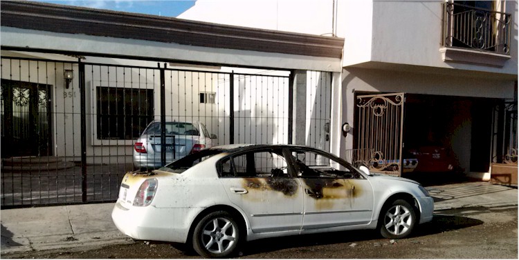 Incendio Nissan calle Bacoache - Foto 1