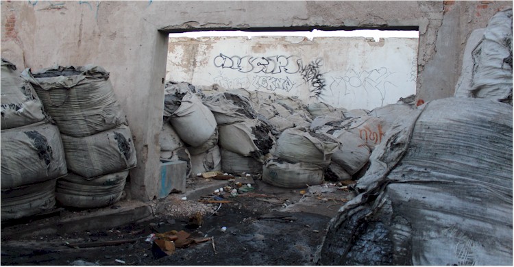Incendio de bodega donde se almacena chapopote - Foto 9