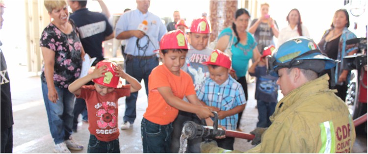 Niñas y niños de Pueblo Yaqui visitan a Bomberos - Foto 2