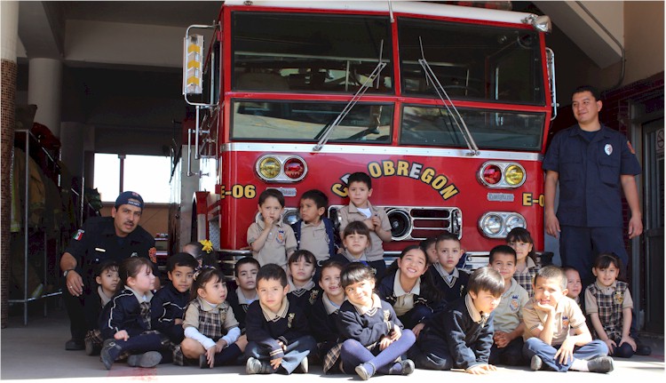 Niñas y niños del Instituto Liceo visitan a Bomberos - Foto 1
