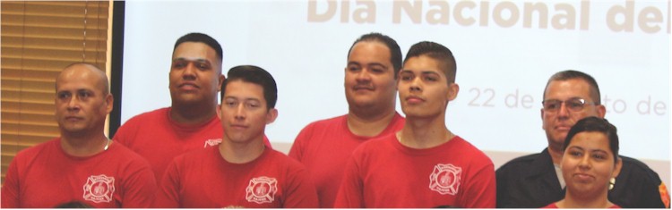 Segundo de izquierda a derecha es Manuel Moreno 
